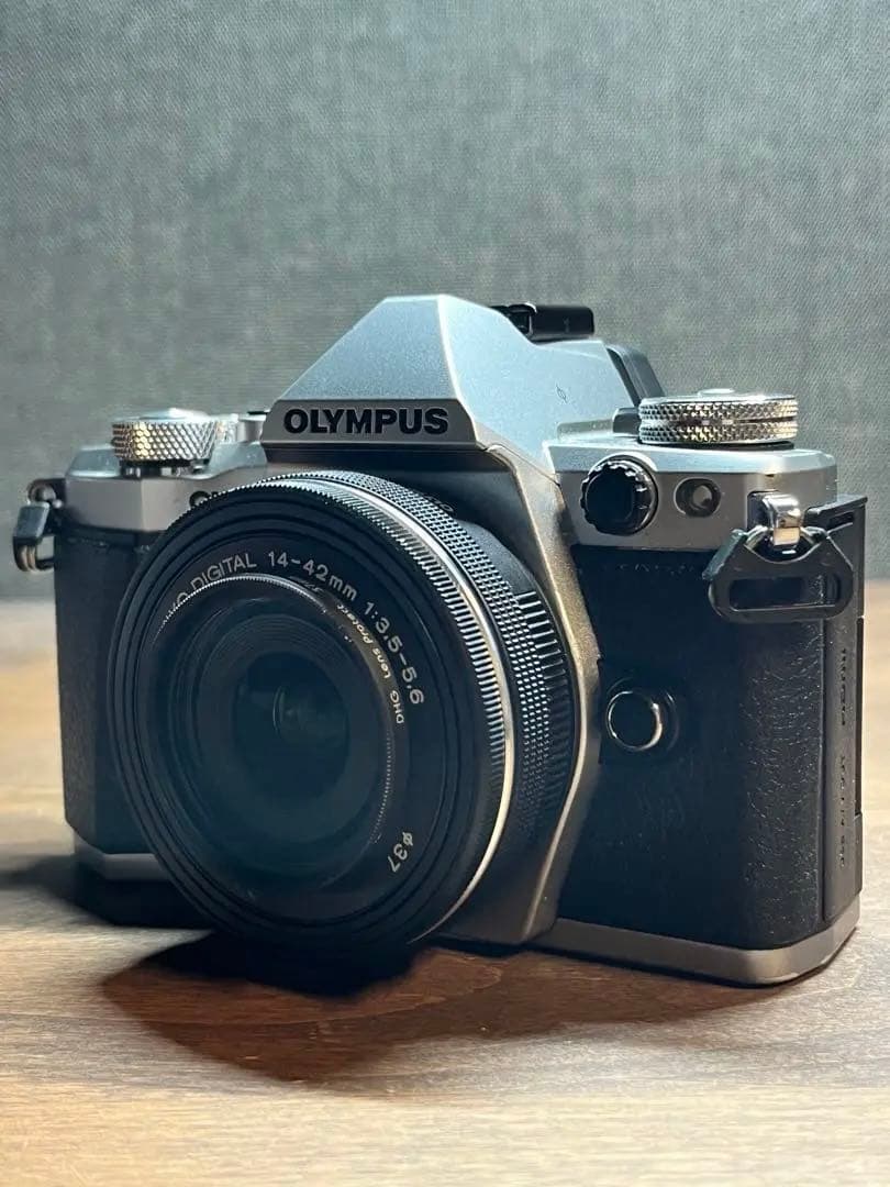 デジタルカメラ OLYMPUS OM-D E-M5 MarkII M.Zuiko14-42mm