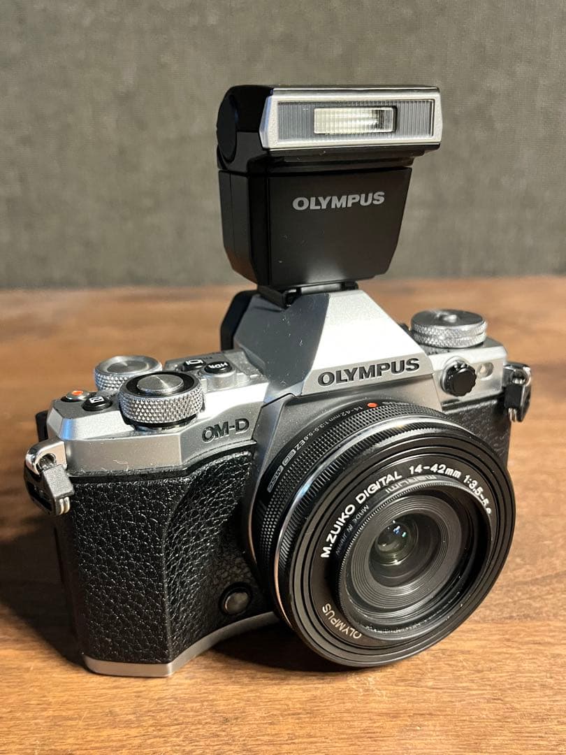 デジタルカメラ OLYMPUS OM-D E-M5 MarkII M.Zuiko14-42mm