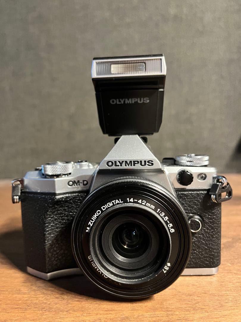 デジタルカメラ OLYMPUS OM-D E-M5 MarkII M.Zuiko14-42mm