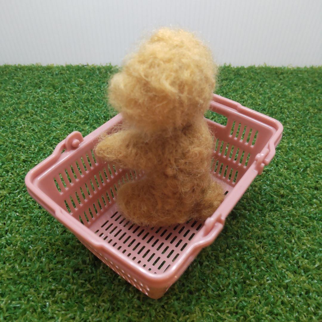 羊毛フェルト トイプードル「買い物かご入りプードルちゃん」