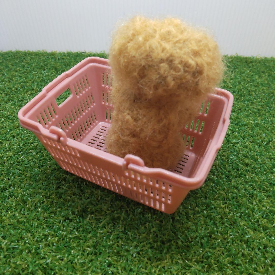 羊毛フェルト トイプードル「買い物かご入りプードルちゃん」