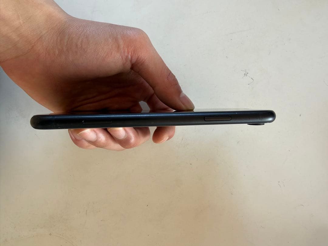 iPhone XR ブラック　64GB