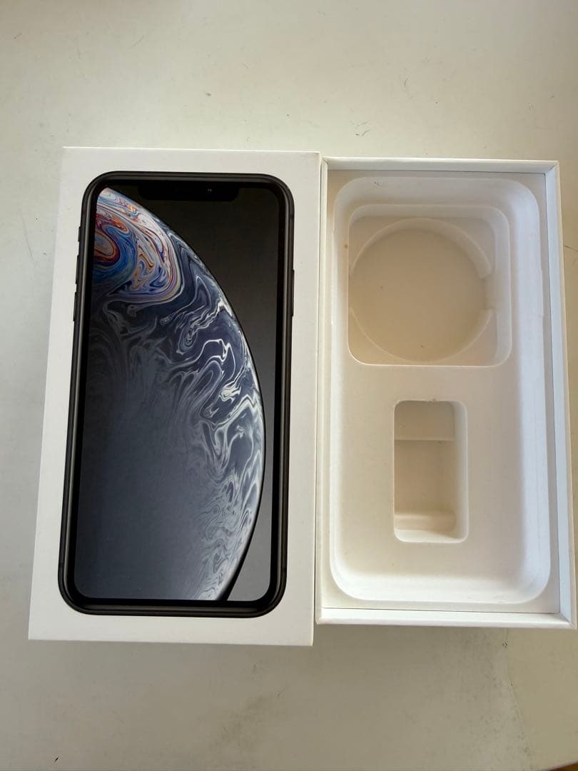 iPhone XR ブラック　64GB