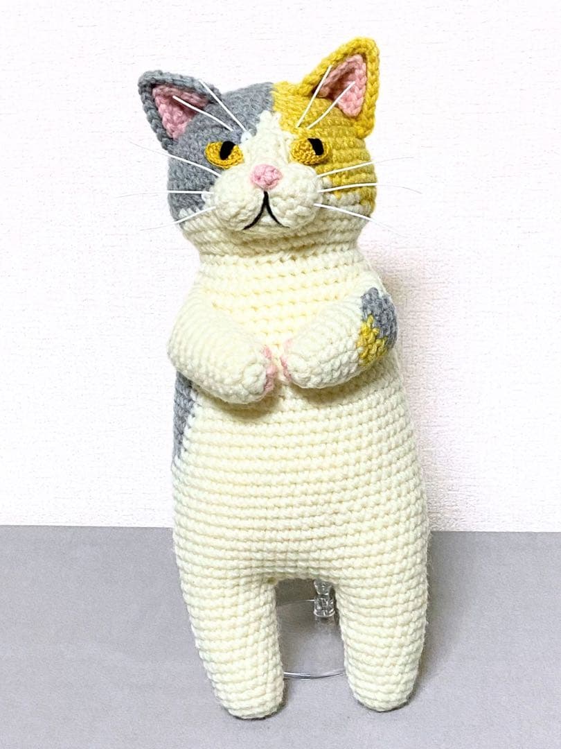 バブーシュカのパステル三毛猫さんのあみぐるみ