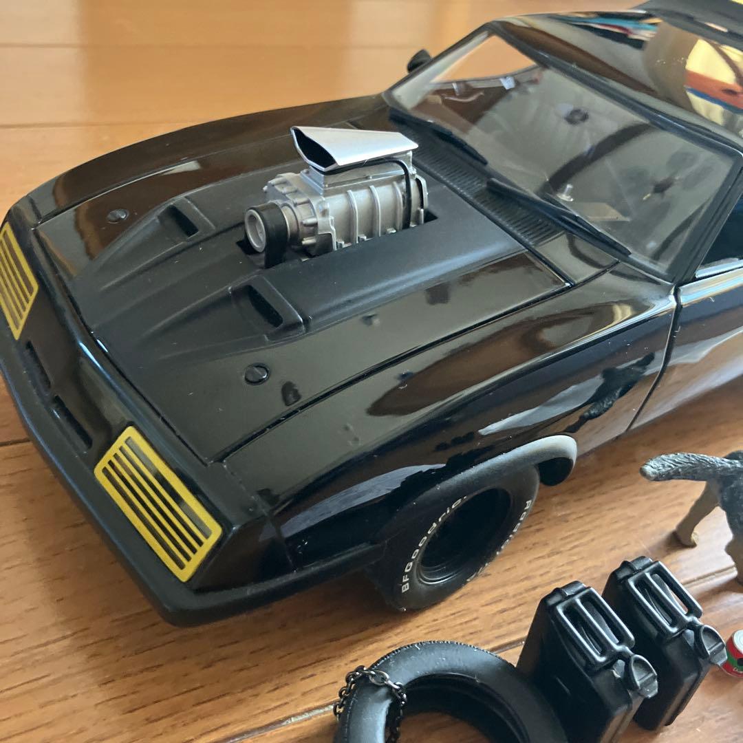 オートアート インターセプター　マッドマックス2 1/18