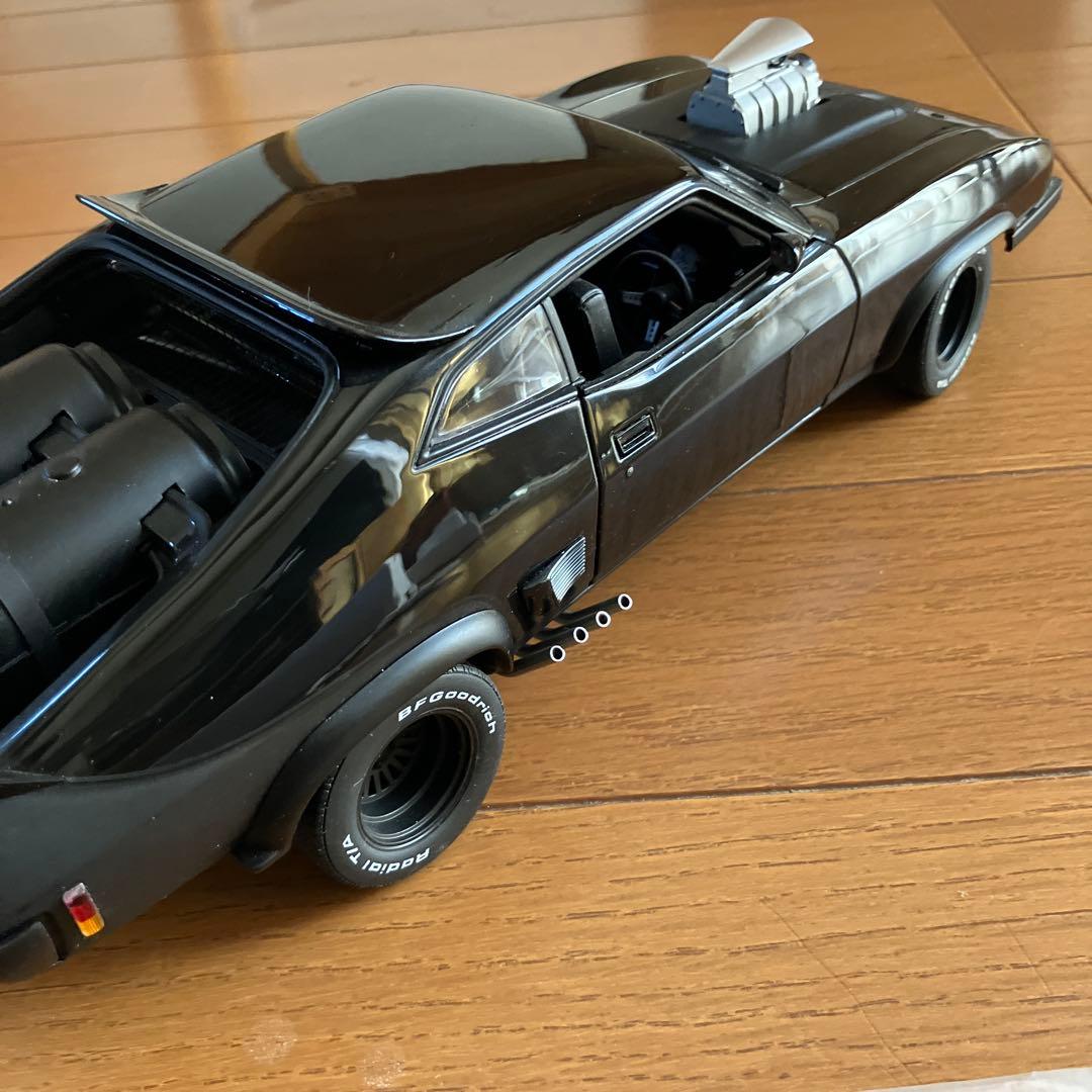 オートアート インターセプター　マッドマックス2 1/18