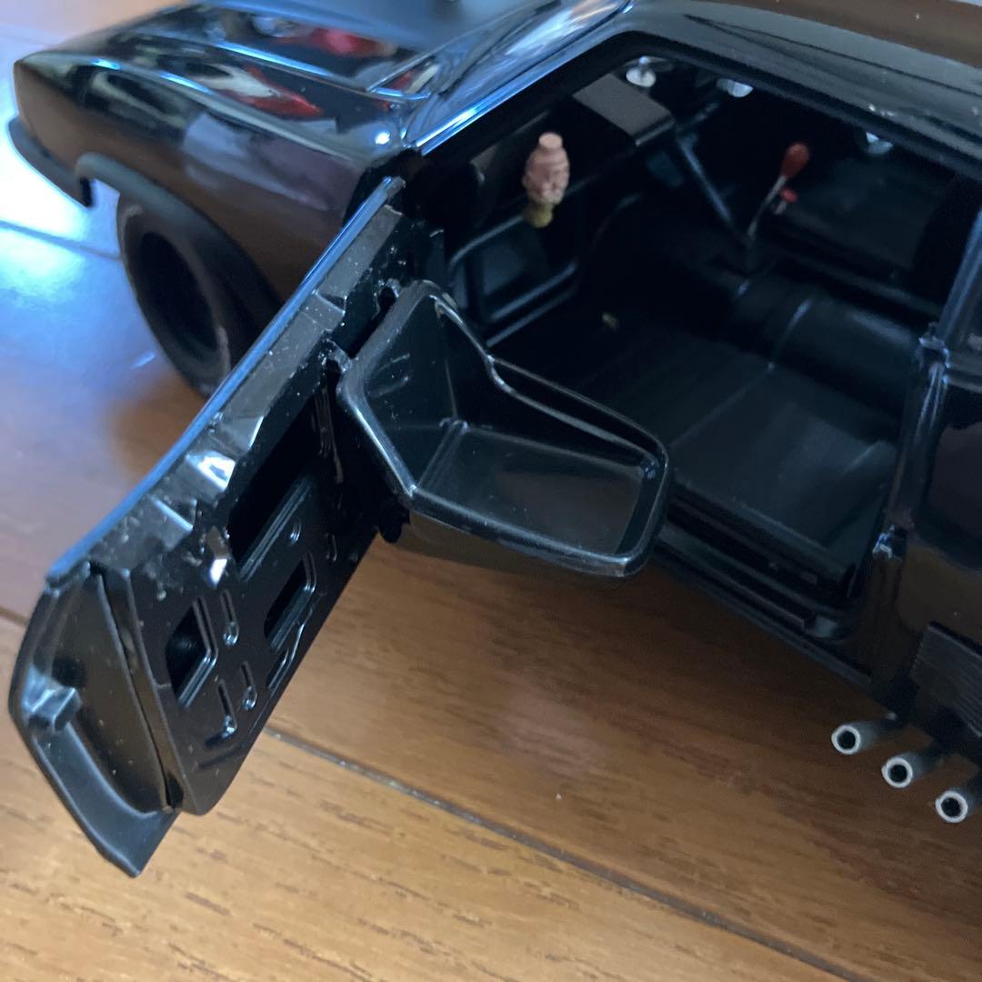 オートアート インターセプター　マッドマックス2 1/18