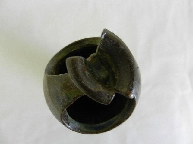 黒田光楽窯　「黒田光楽（耕三朗）」作　萬古焼花入（約高２６㌢、口４㌢、胴７㌢）