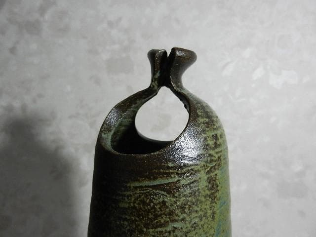 黒田光楽窯　「黒田光楽（耕三朗）」作　萬古焼花入（約高２６㌢、口４㌢、胴７㌢）