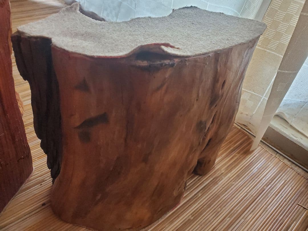 テーブルや椅子の脚 二脚