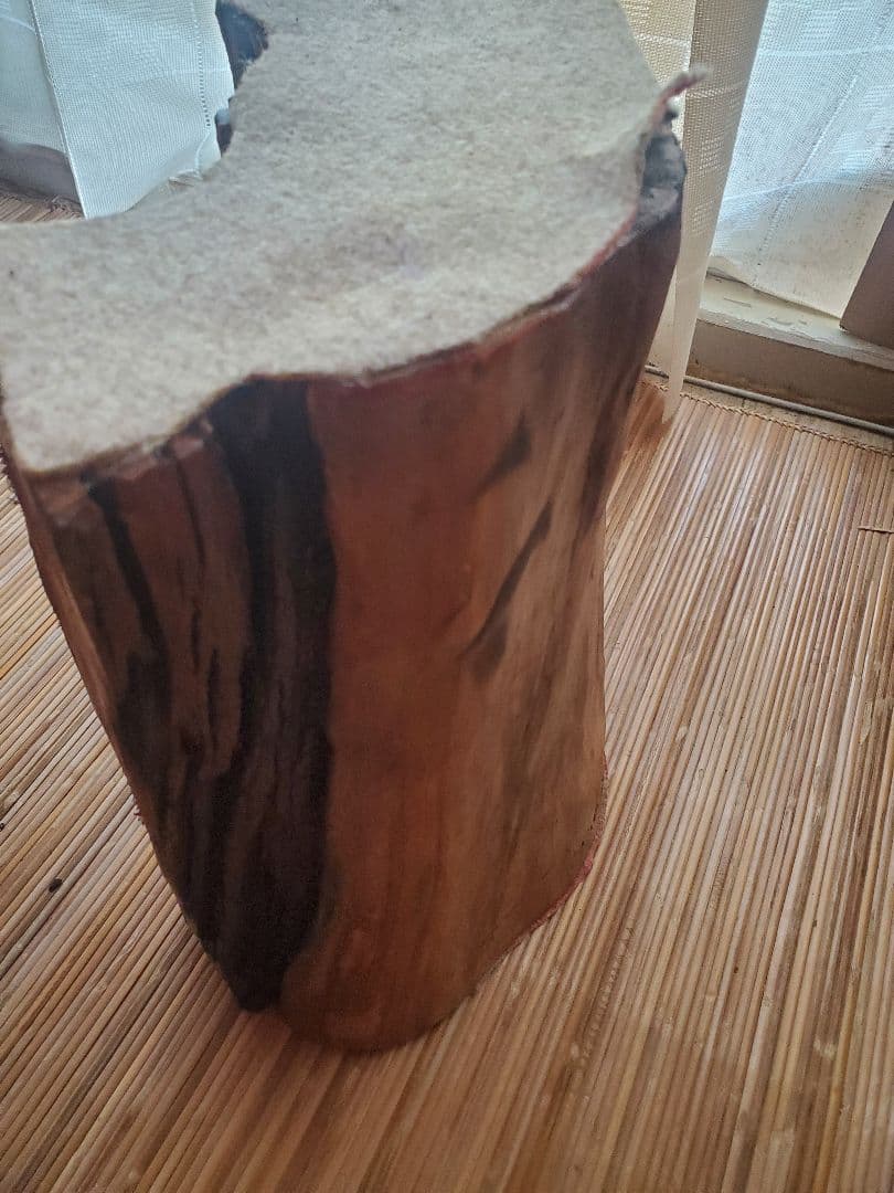 テーブルや椅子の脚 二脚