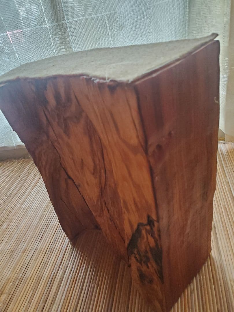 テーブルや椅子の脚 二脚