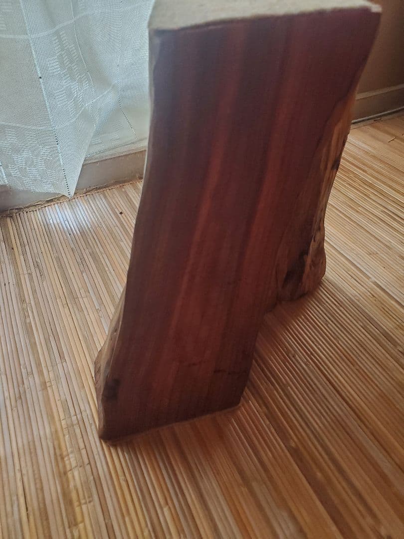 テーブルや椅子の脚 二脚