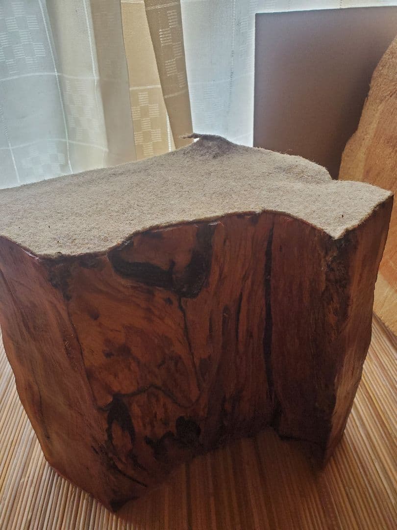 テーブルや椅子の脚 二脚