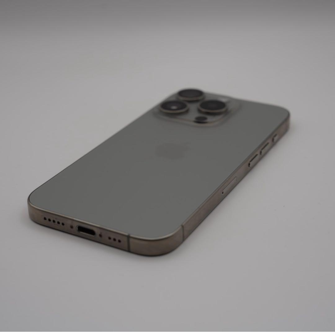 Apple iPhone 15 Pro 128GB ナチュラル チタニウム　本体