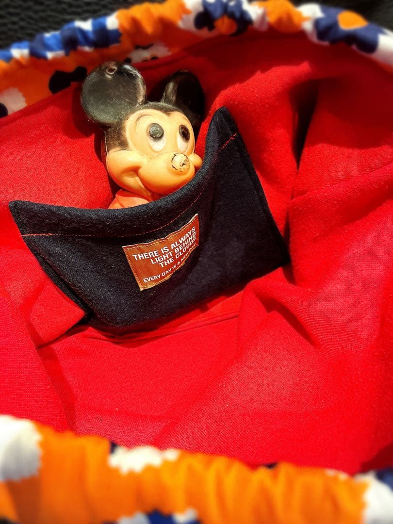 ハンドメイド 巾着トートバッグ リメイク ビンテージ缶バッジ付き☆。.:＊・゜