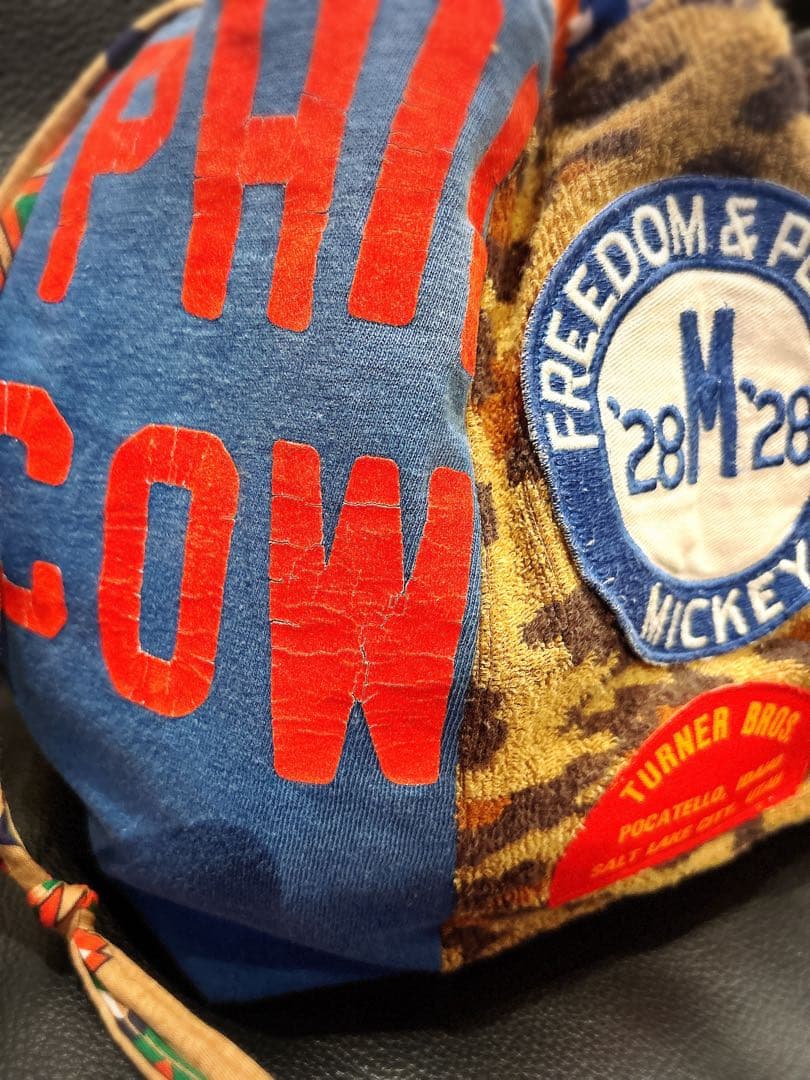 ハンドメイド 巾着トートバッグ リメイク ビンテージ缶バッジ付き☆。.:＊・゜