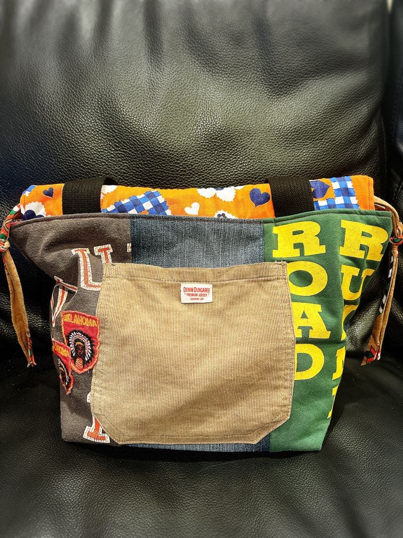 ハンドメイド 巾着トートバッグ リメイク ビンテージ缶バッジ付き☆。.:＊・゜