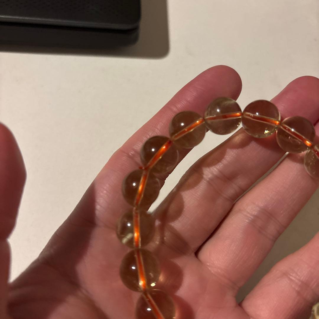 よく見たら虹色に輝くレインボーシトリン！珍しい！すっごい不思議なパワー！