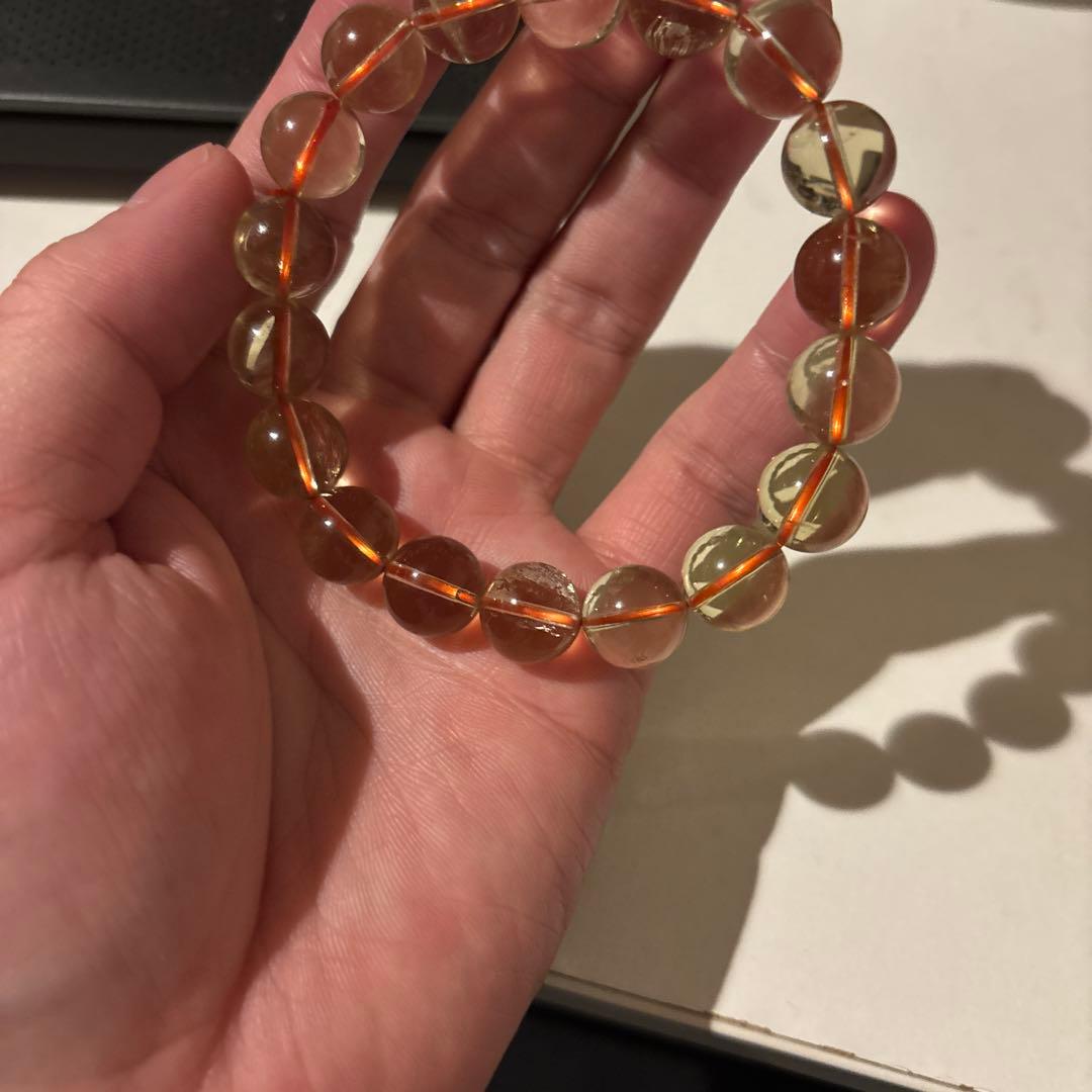 よく見たら虹色に輝くレインボーシトリン！珍しい！すっごい不思議なパワー！