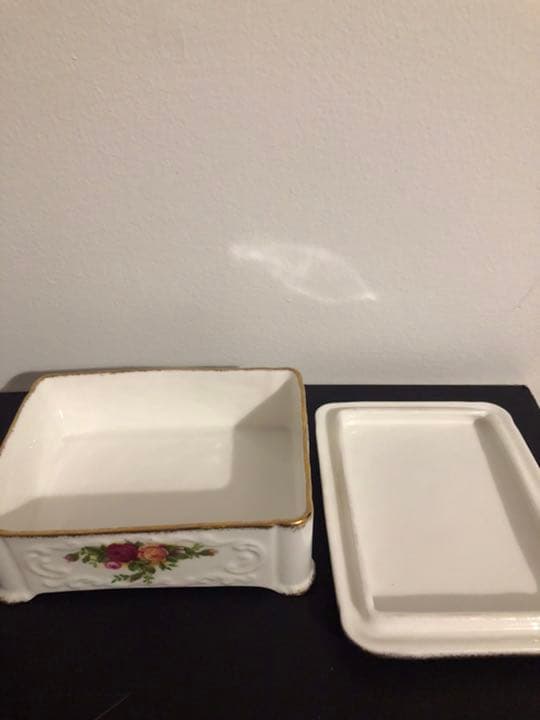 イギリス ロイヤルアルバート 美品です。