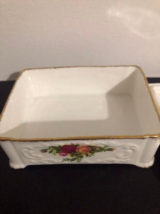 イギリス ロイヤルアルバート 美品です。