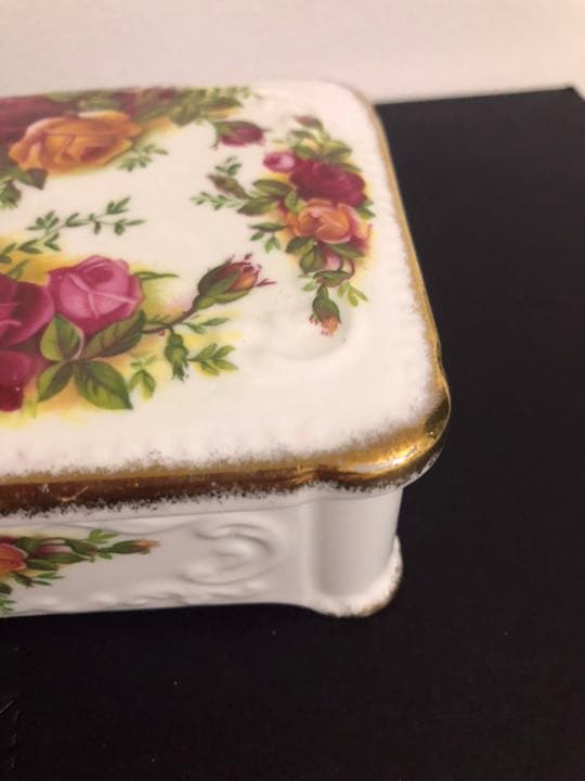 イギリス ロイヤルアルバート 美品です。