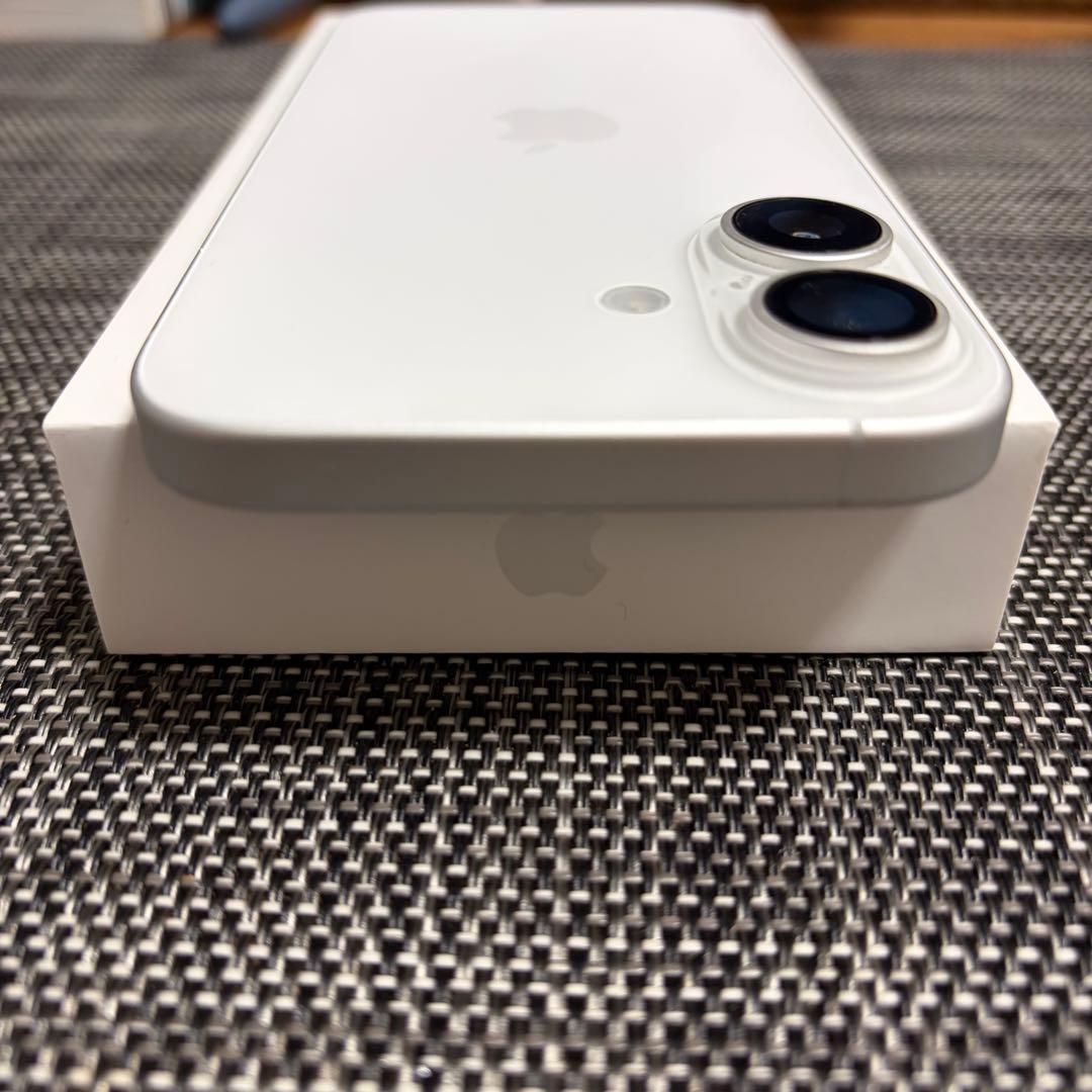 超美品 iPhone16 無印 128gb ホワイト 本体SIMフリー