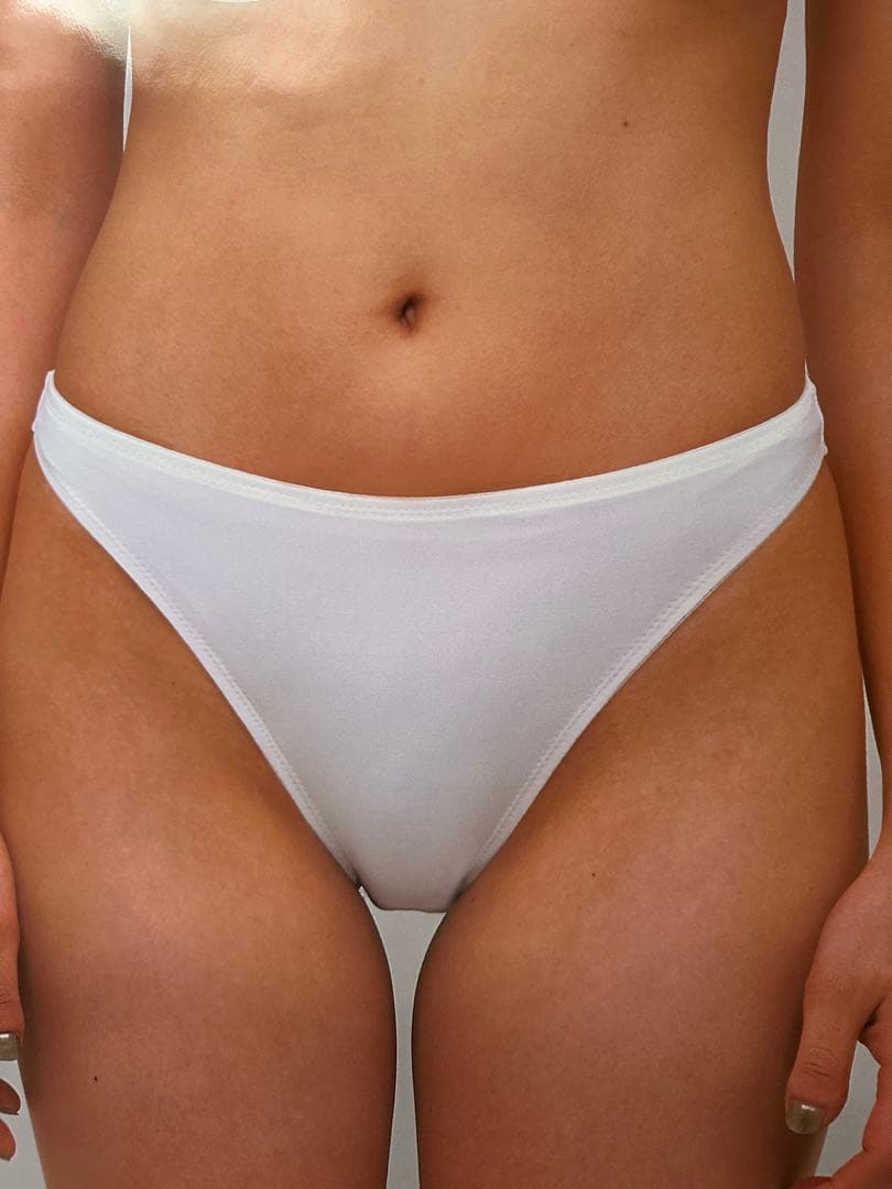 激レア 黒羽夏奈子 等身大ポスター エンタメ ビキニ姿で挑発