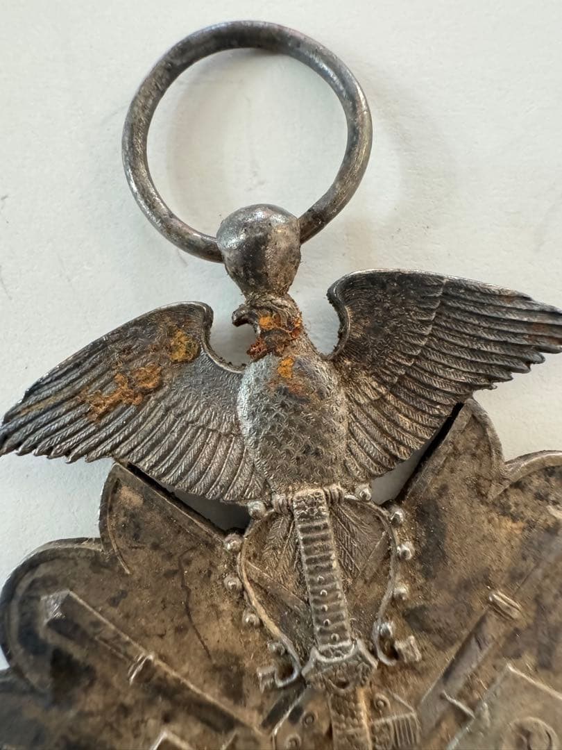 旧日本軍実物 功七級金鵄勲章 小銃射撃徽章 当時物 帯なし