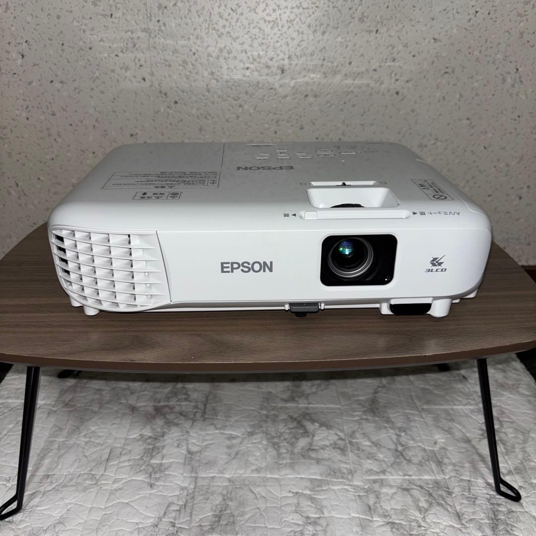 EPSON LCDプロジェクター　EB-S05