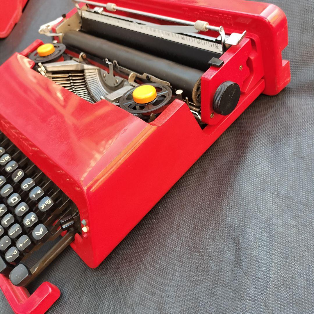 タイプライター olivetti valentine 赤いバケツ オリベッティ