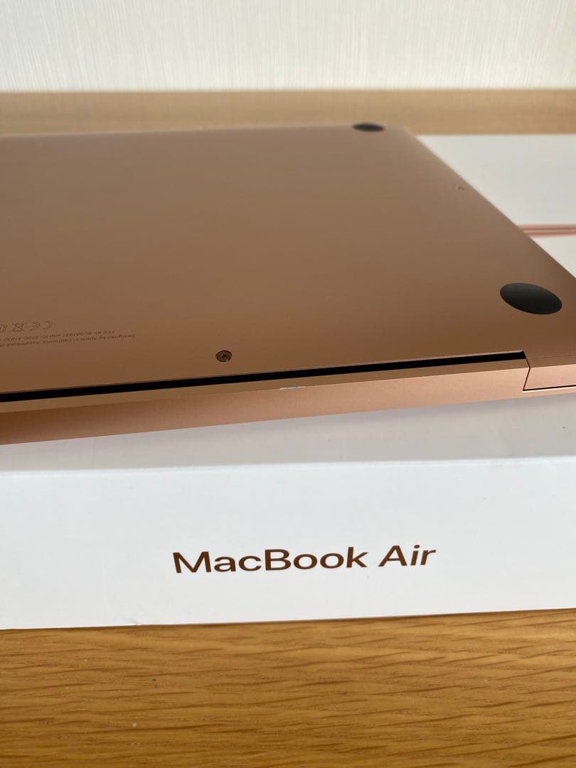 美品　MacBook Air 2018 未使用に近い　MacBook本体