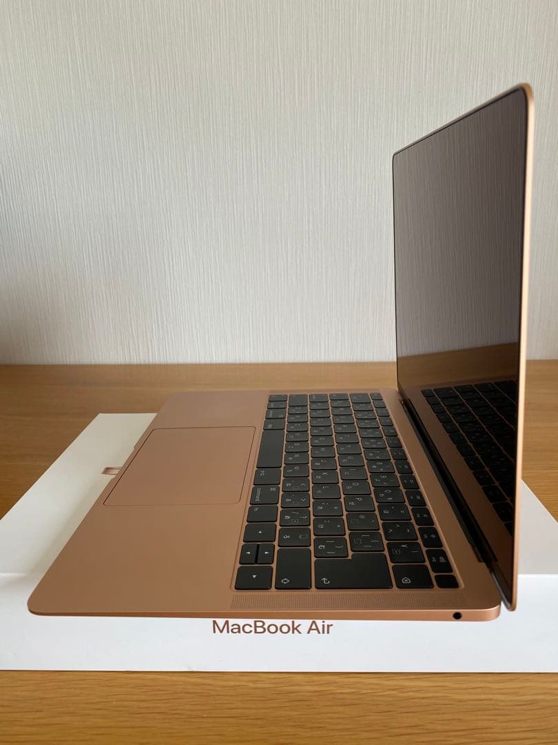 美品　MacBook Air 2018 未使用に近い　MacBook本体