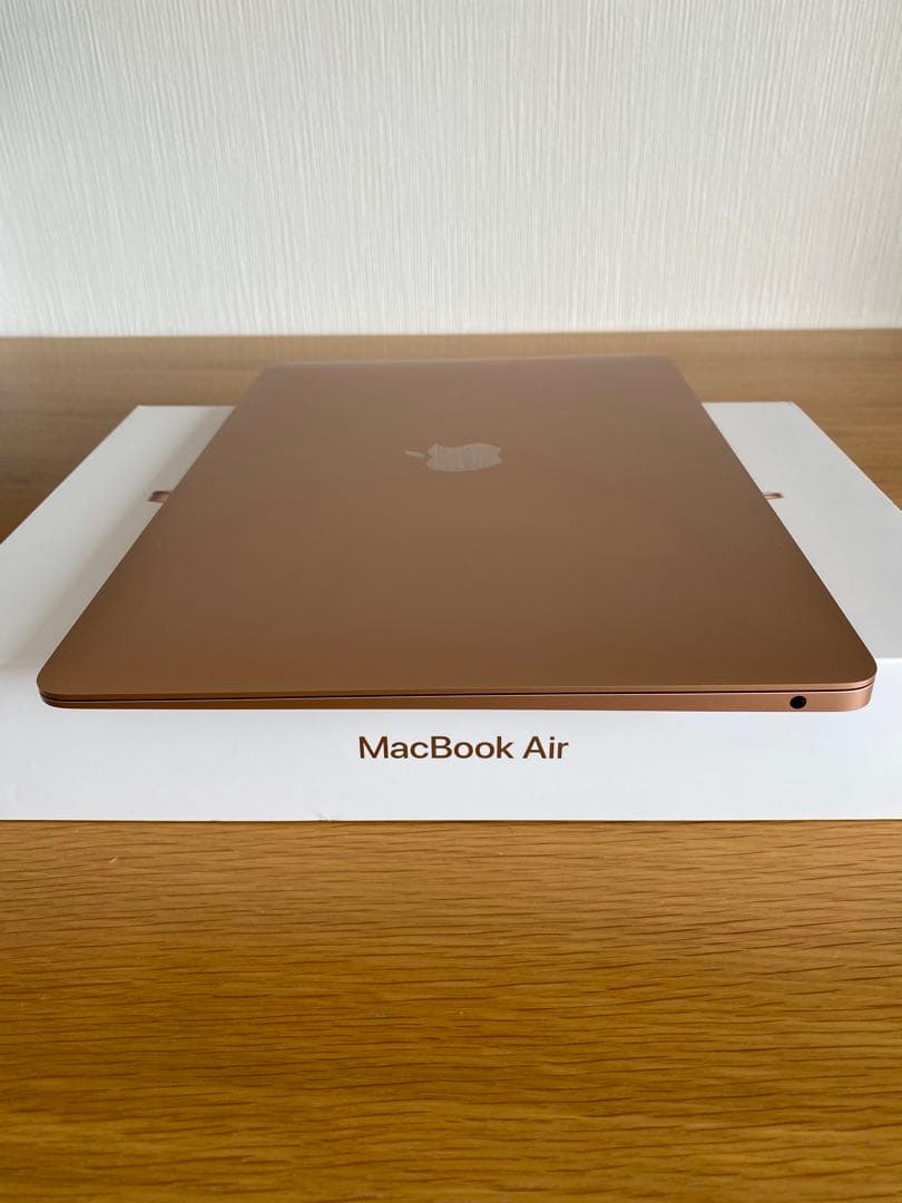 美品　MacBook Air 2018 未使用に近い　MacBook本体