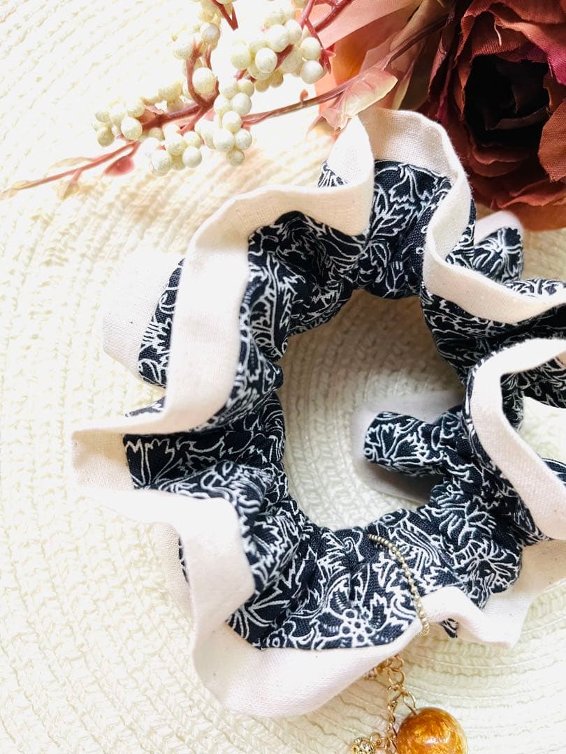 NO.143 ハンドメイド　シュシュ　リバティ　花柄　手染めビーズ