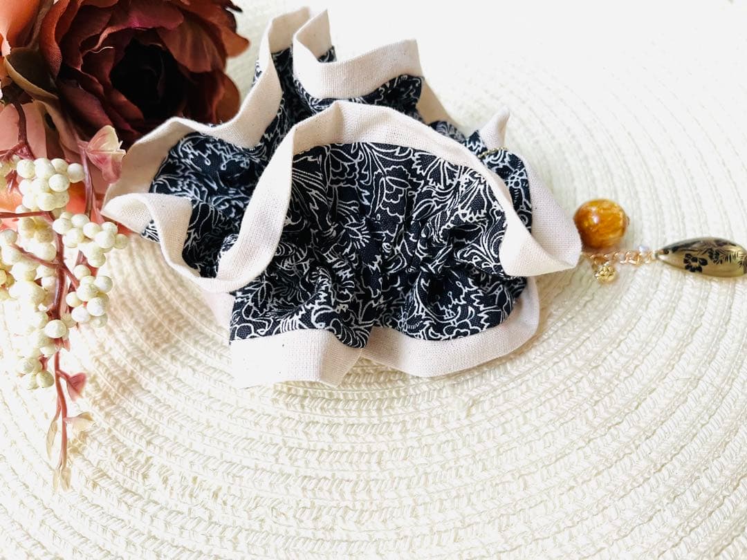 NO.143 ハンドメイド　シュシュ　リバティ　花柄　手染めビーズ