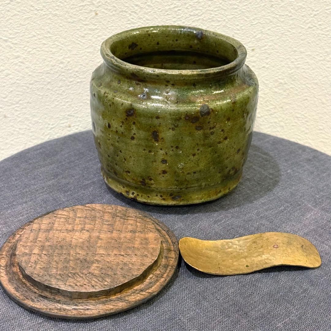 一点もの　余宮隆さん　緑釉　木蓋・ヘラ付き壺　キャニスター