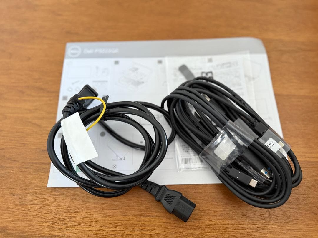 DELL 31.5インチ 4K USB-C HUB モニタ－ P3222QE
