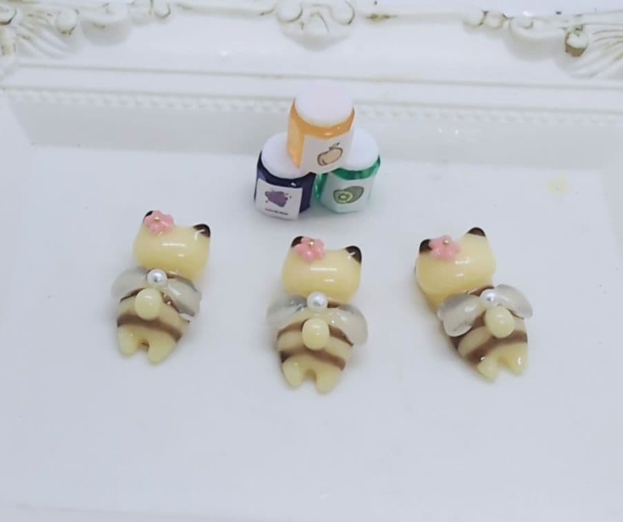 レジン パーツ ミツバチ ねこ