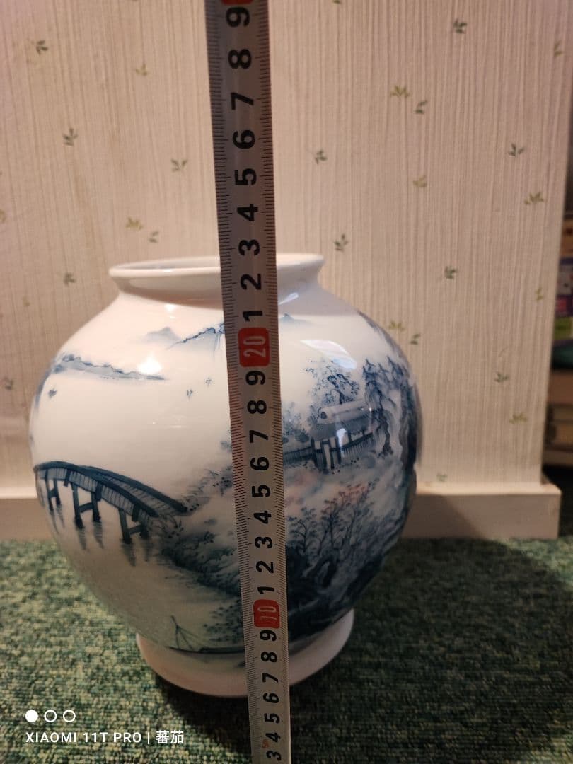 伊万里　鍋島焼窯元　畑萬陶苑　箱なし　染付山水図　花瓶