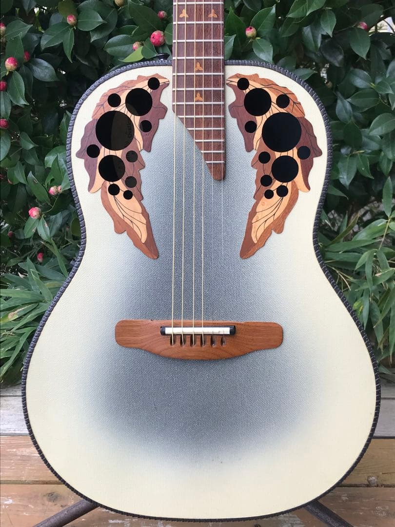 Ovation 1681-7 Adamas II ベージュ