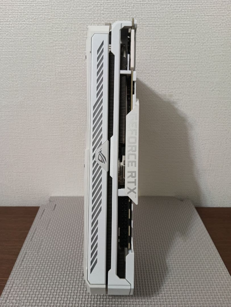 グラフィックボード・グラボ・ビデオカード ASUS ROG STRIX RTX 3090 WhiteEdition
