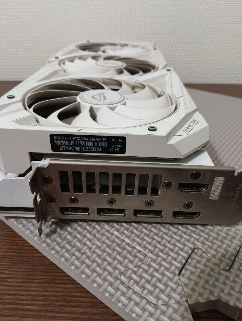 グラフィックボード・グラボ・ビデオカード ASUS ROG STRIX RTX 3090 WhiteEdition