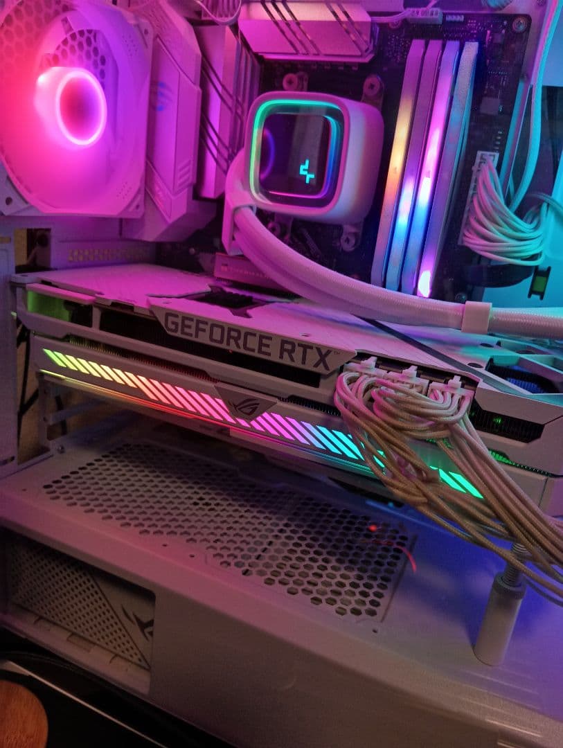 グラフィックボード・グラボ・ビデオカード ASUS ROG STRIX RTX 3090 WhiteEdition