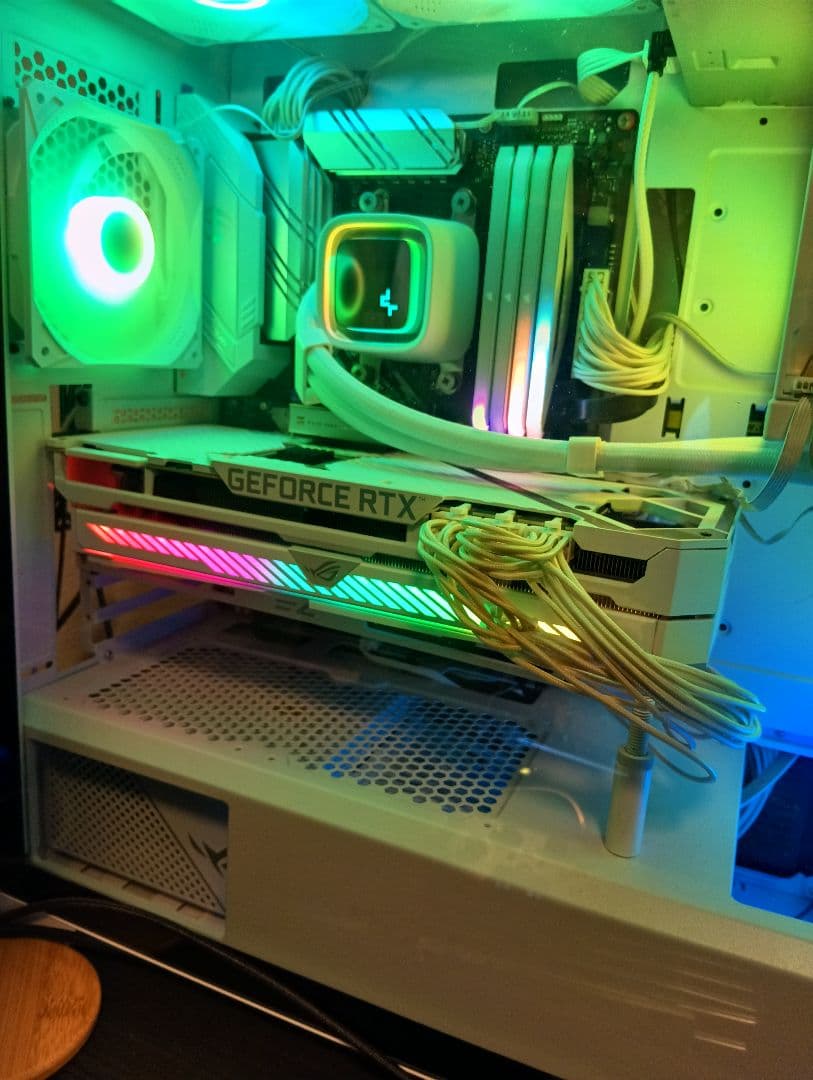 グラフィックボード・グラボ・ビデオカード ASUS ROG STRIX RTX 3090 WhiteEdition