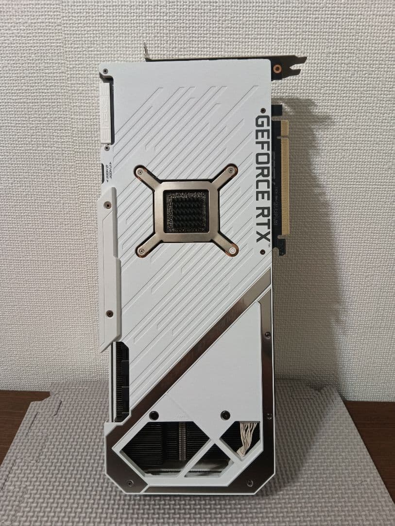 グラフィックボード・グラボ・ビデオカード ASUS ROG STRIX RTX 3090 WhiteEdition