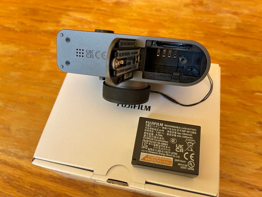 FUJIFILM Xhalf コンパクトデジタルカメラ　チャコールシルバー