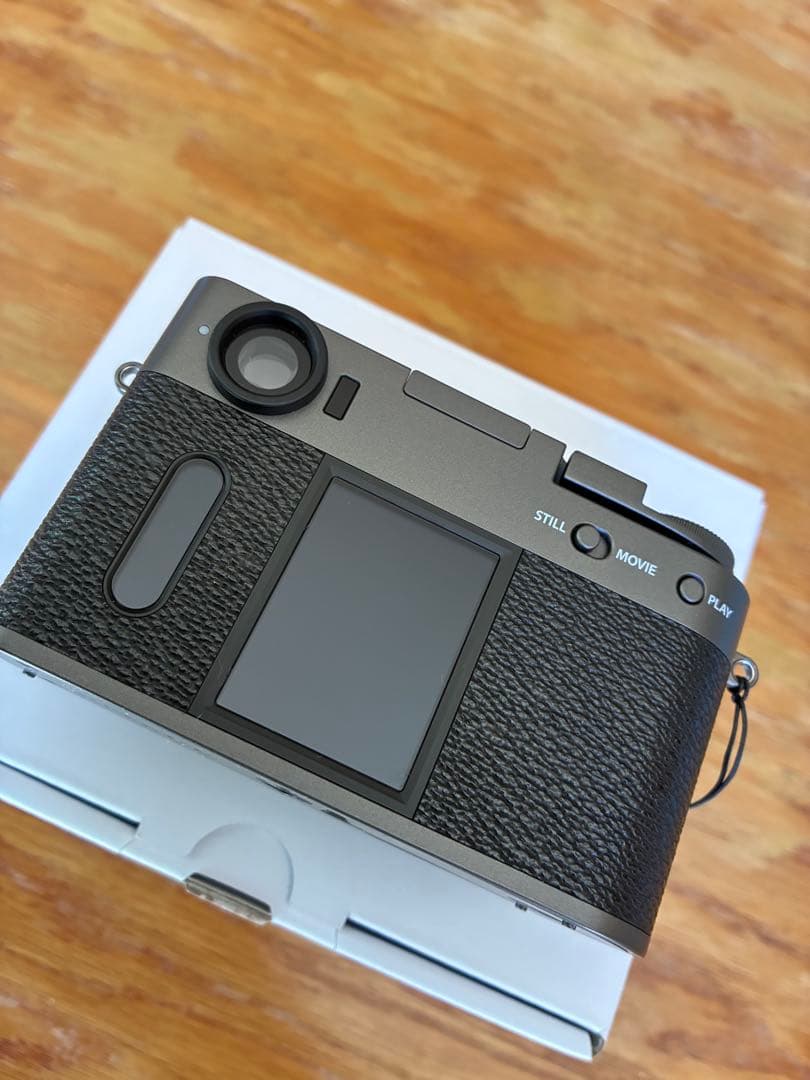 FUJIFILM Xhalf コンパクトデジタルカメラ　チャコールシルバー