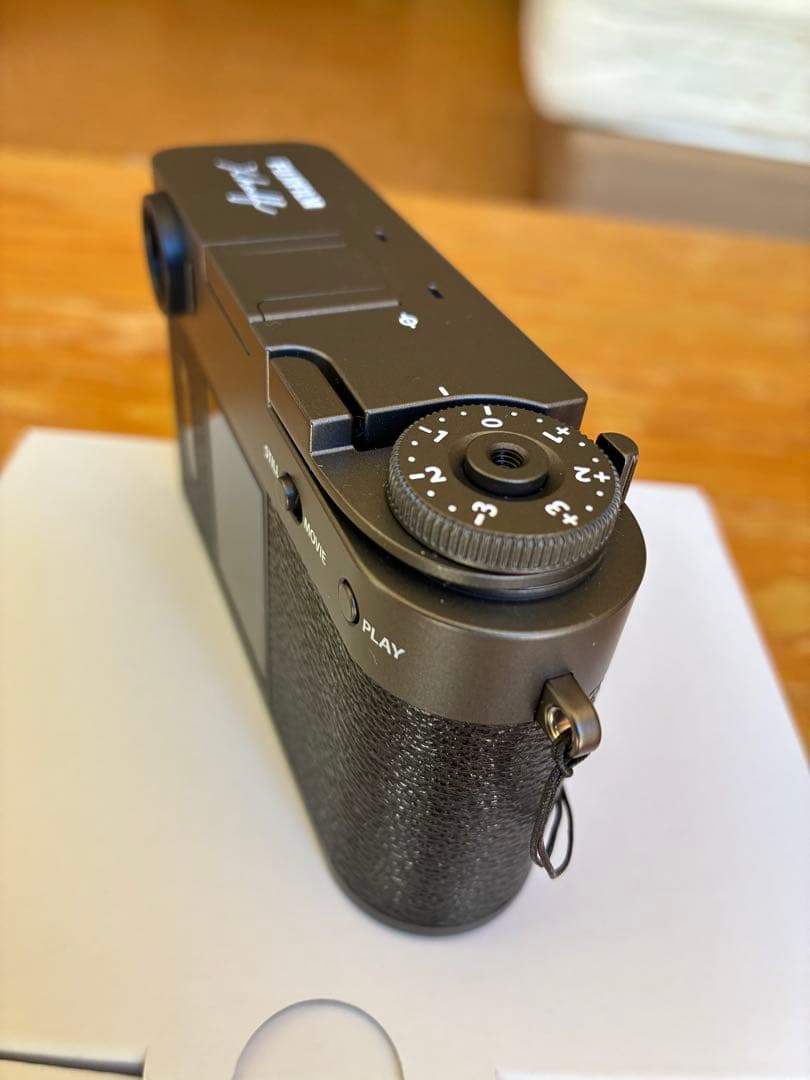 FUJIFILM Xhalf コンパクトデジタルカメラ　チャコールシルバー